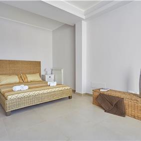 5 bedroom villa with infinity pool, Castellammare del Golfo, sleeps 9